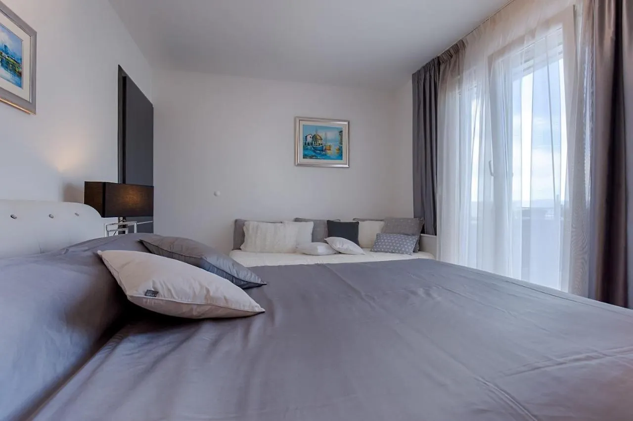 Holiday House Queens With Sea View Selce Πανσιόν