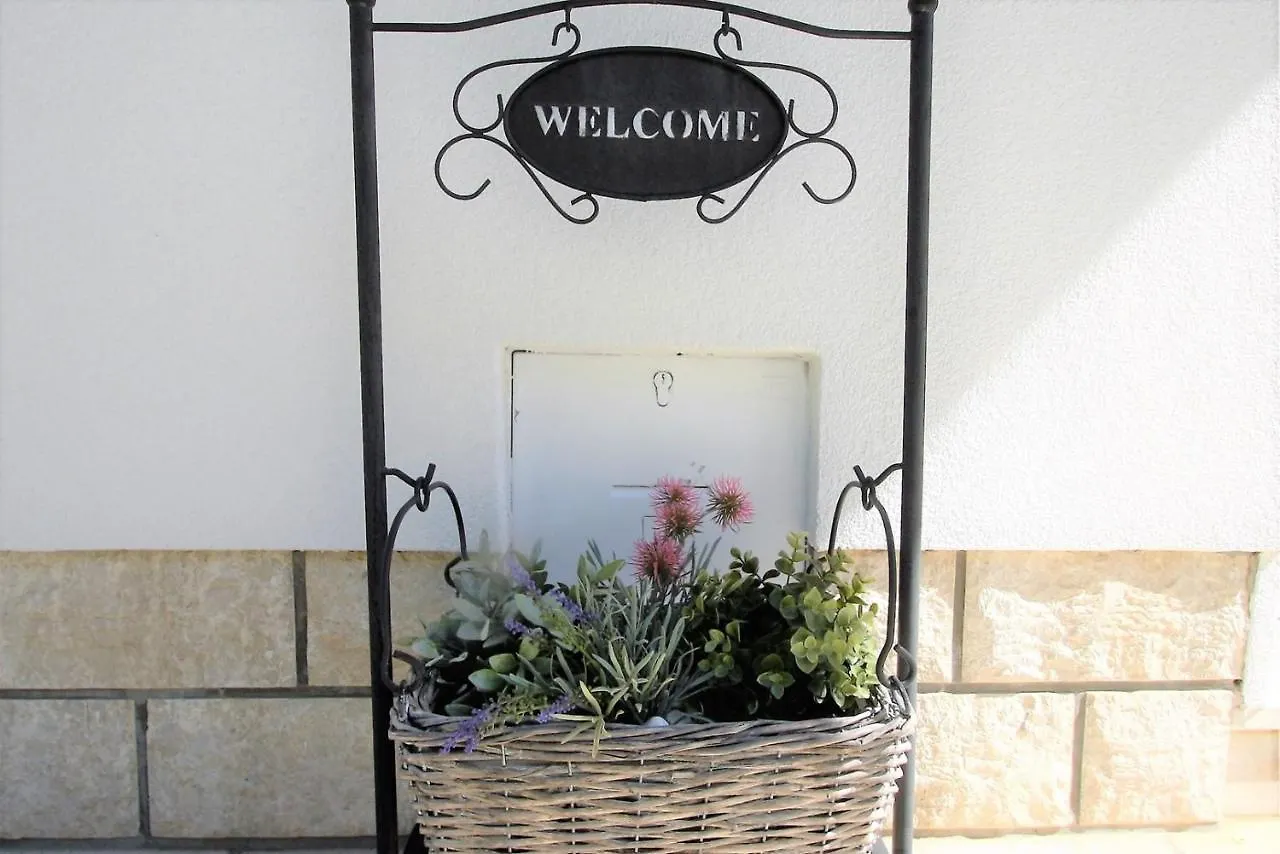 Πανσιόν Holiday House Queens With Sea View Selce