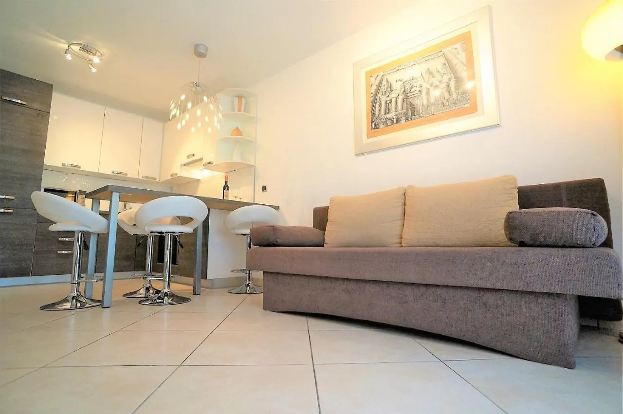 Πανσιόν Holiday House Queens With Sea View Selce