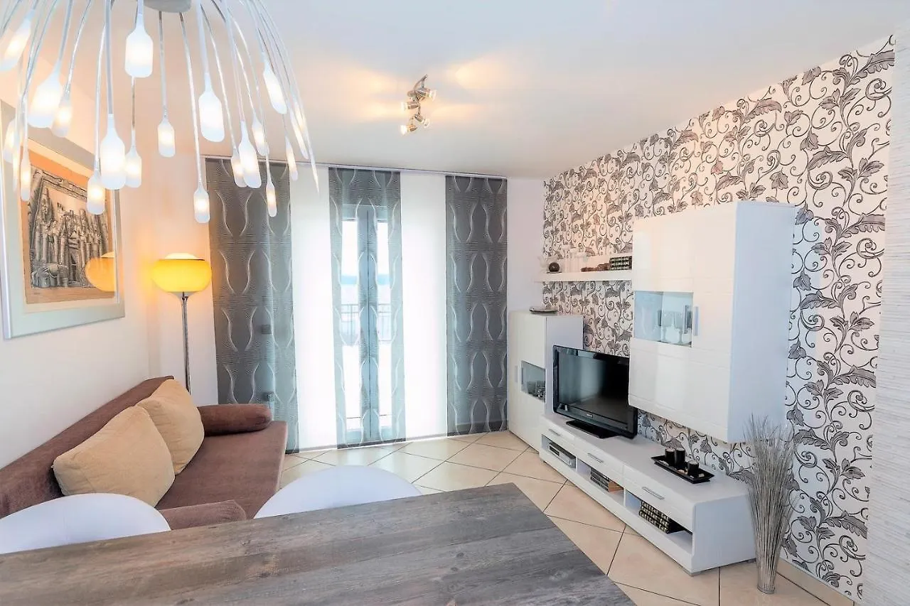 Holiday House Queens With Sea View Selce 3*,
