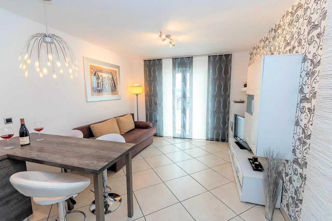 Holiday House Queens With Sea View Selce