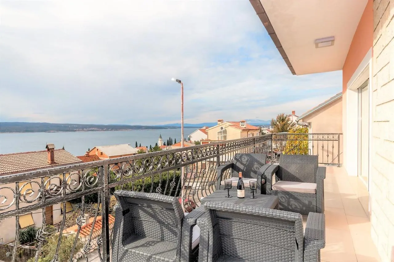 Holiday House Queens With Sea View Selce 3*,