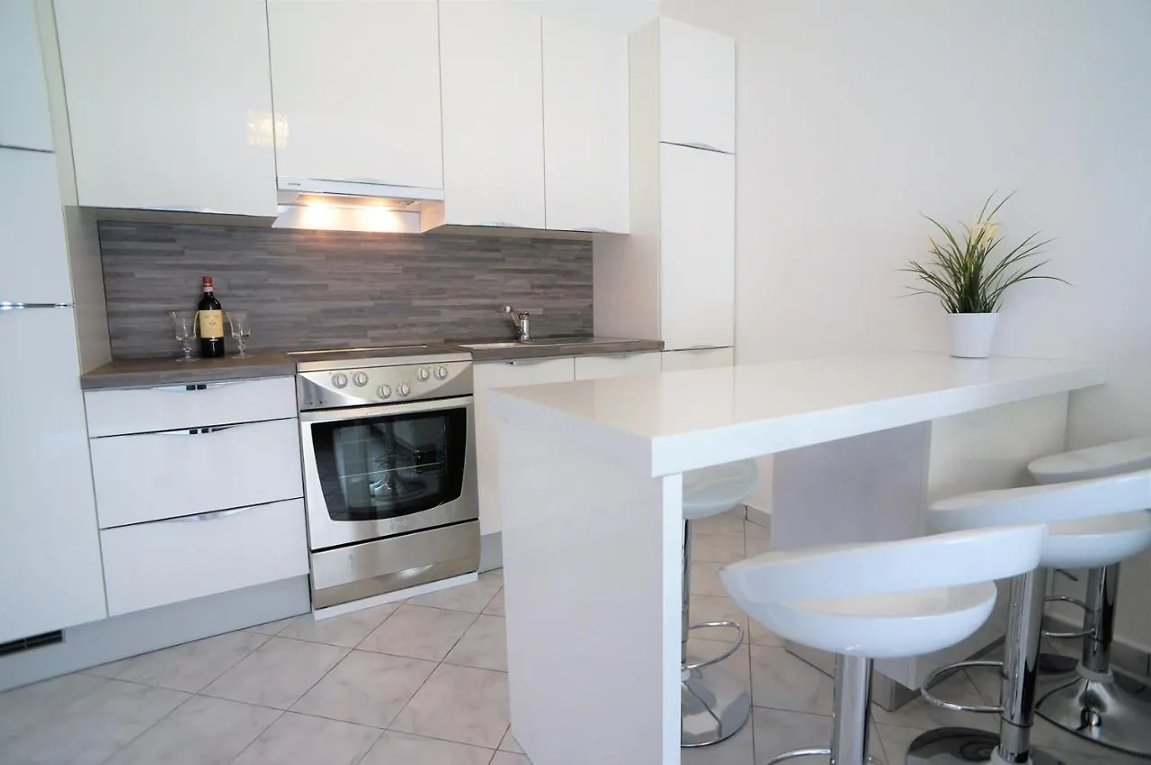 Πανσιόν Holiday House Queens With Sea View Selce
