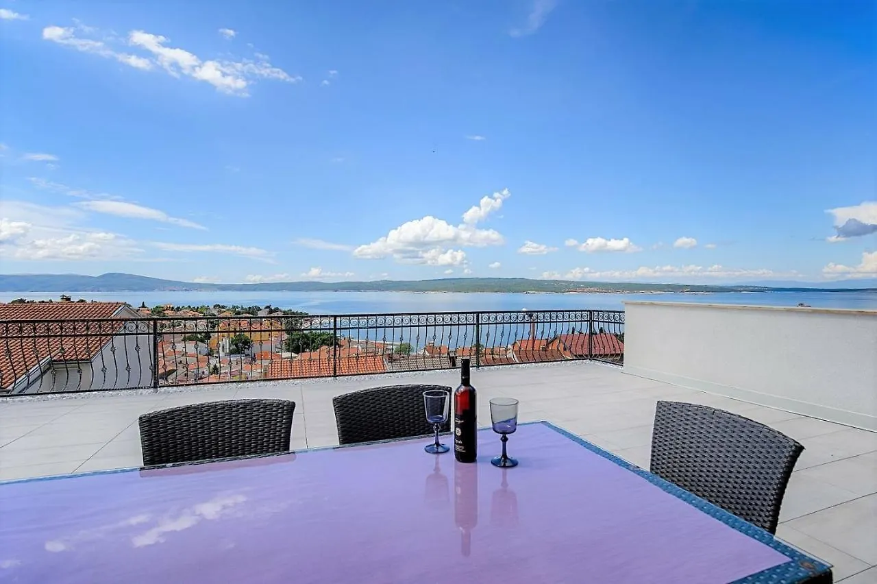 Holiday House Queens With Sea View Selce