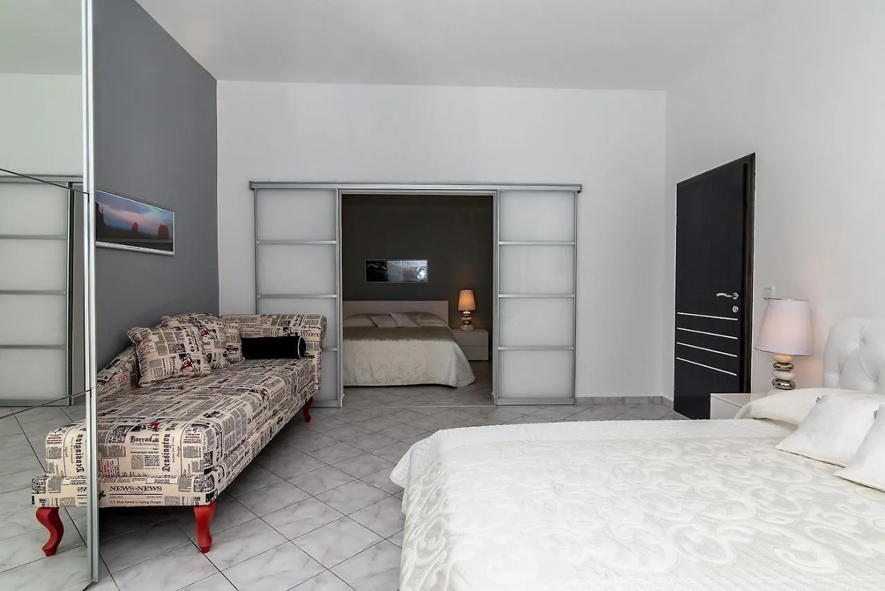 Holiday House Queens With Sea View Selce 3*,  Κροατία