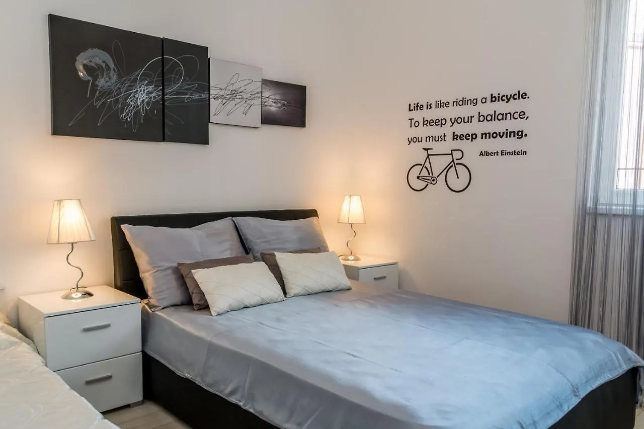 Holiday House Queens With Sea View Selce Πανσιόν