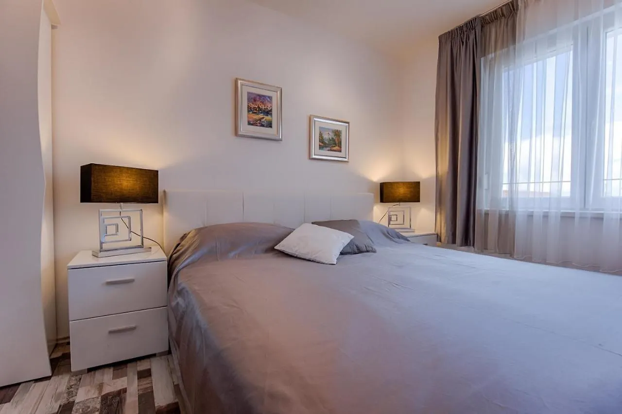 Holiday House Queens With Sea View Selce Πανσιόν