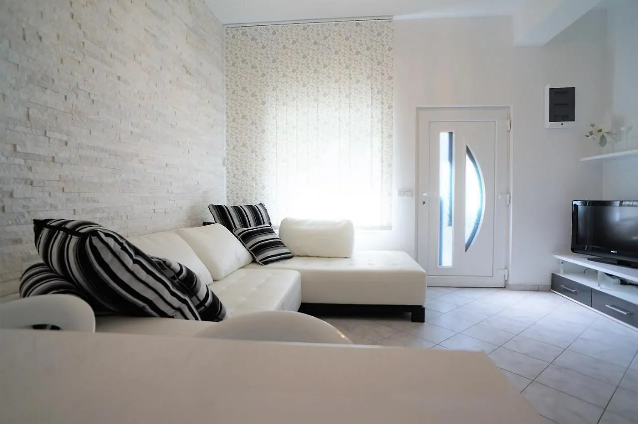 Πανσιόν Holiday House Queens With Sea View Selce