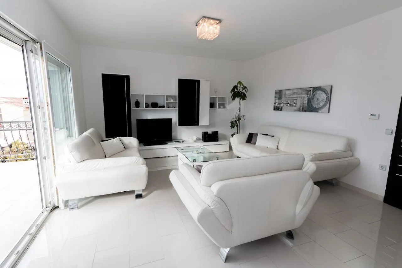 Holiday House Queens With Sea View Selce Πανσιόν