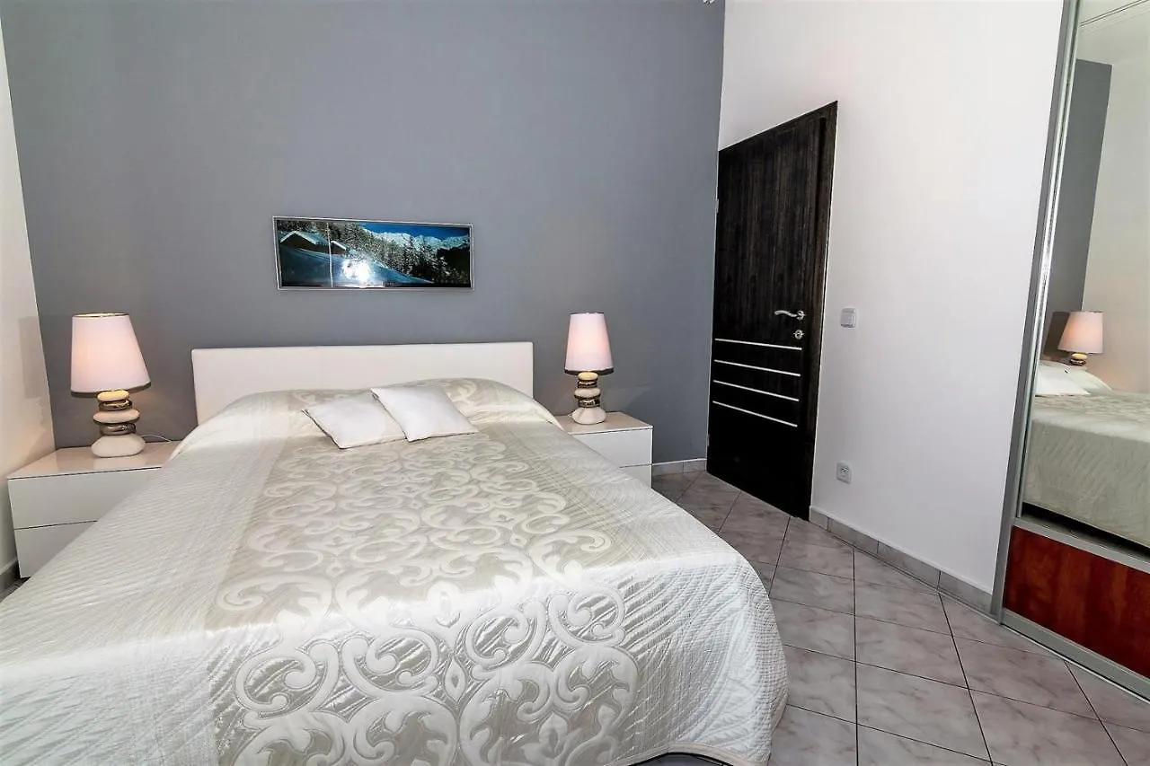 Holiday House Queens With Sea View Selce 3*,  Κροατία