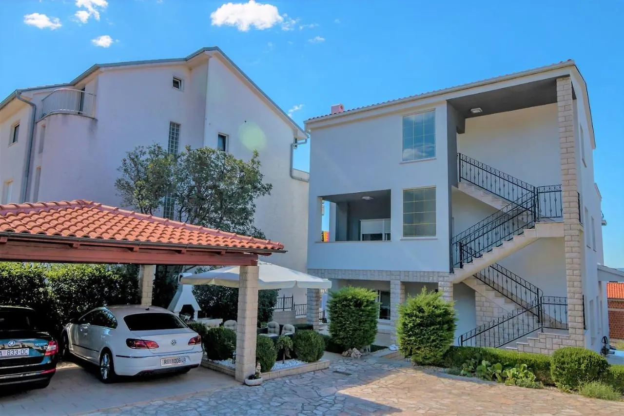 Holiday House Queens With Sea View Selce