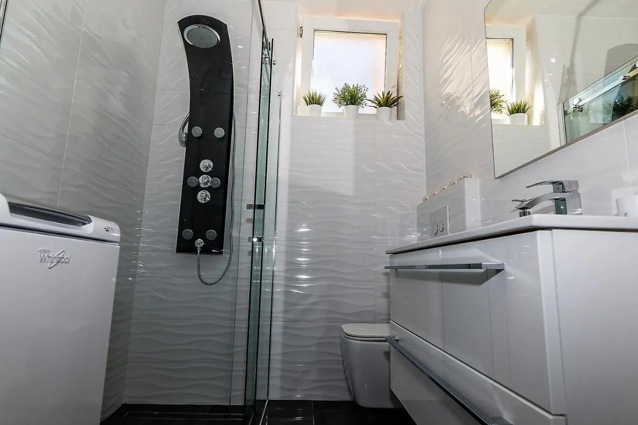 Holiday House Queens With Sea View Selce 3*,