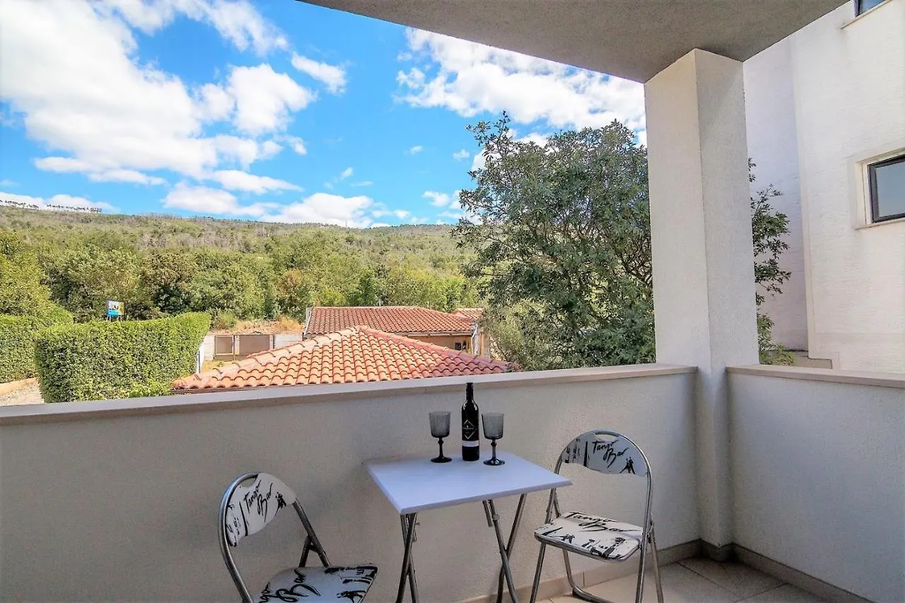 Holiday House Queens With Sea View Selce